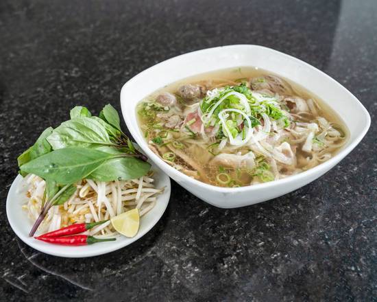 101. Special Beef Noodle Soup 特別牛肉粉